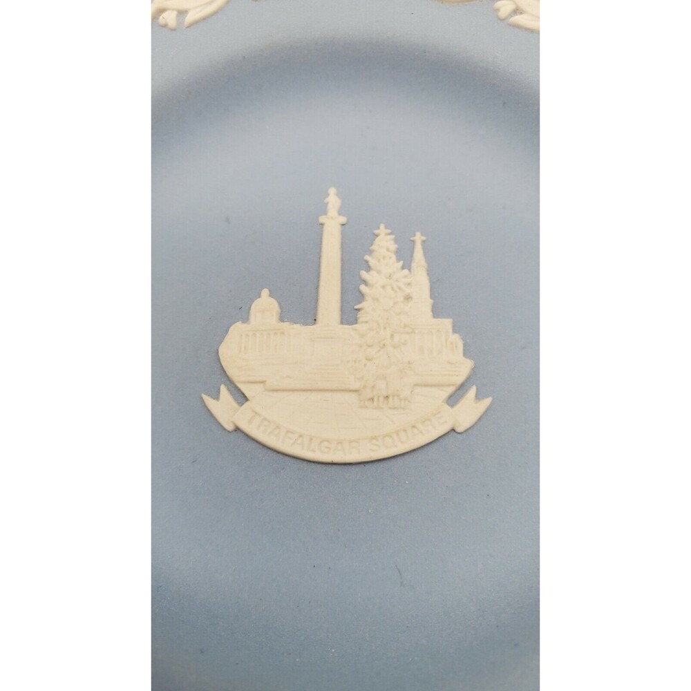 Wedgewood Jasperware Trafalgar Square England Scenic Plate Blue - Picture 2 of 12
